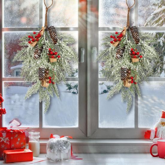 Рождественский каплевидный сваг для входной двери, искусственный сваг-венок с флокированным снегом, с сосновыми шишками и красными ягодами, для внутреннего и наружного декора лестницы, стены