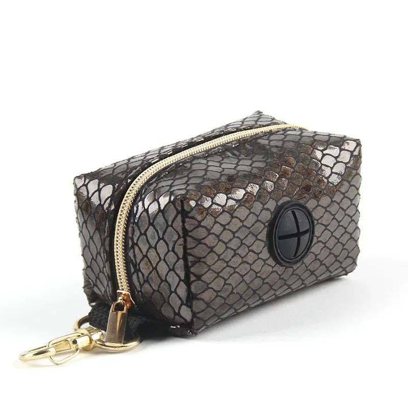 Диспенсер для мешков для отходов домашних животных, держатель для мешков для собачьих какашек с крючком для поводков, аксессуар со змеиным принтом для прогулок и бега с собаками