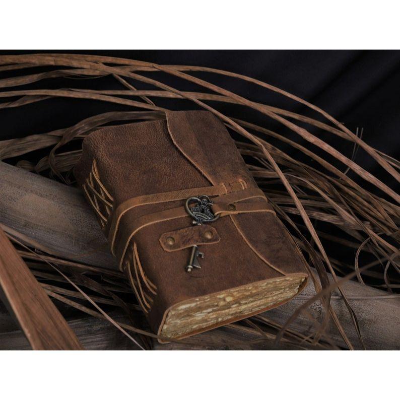 Журнал Антикварный журнал ручной работы в кожаном переплете с неровным краем. Бумага 7, коричневый кожаный журнал, кожаный дневник - блокнот