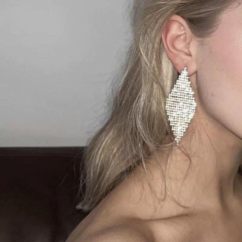 Изысканные европейские вечерние серьги: Смелые свадебные заколки, усыпанные бриллиантами