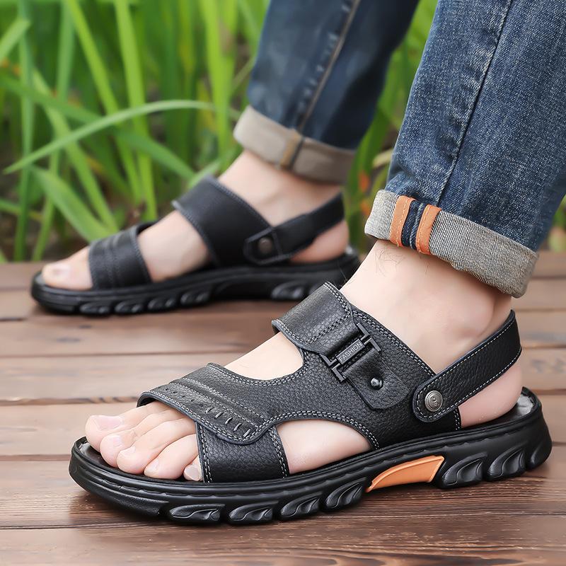 Сандалии из коровьей кожи первого слоя летние новые мужские на платформе нескользящая обувь для вождения для среднего возраста крутые шлепанцы 2025