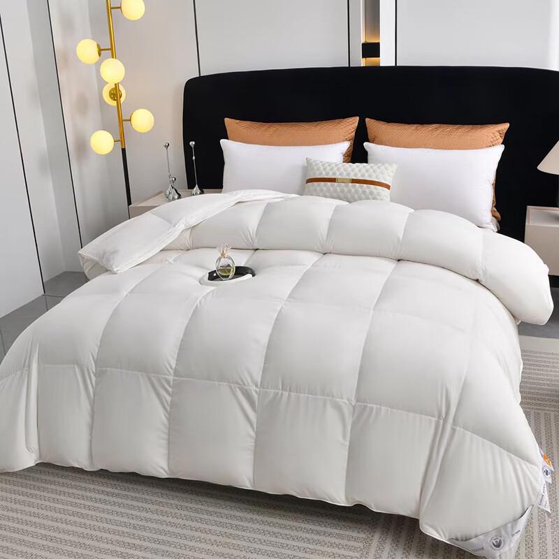 Yumengjiaju White Duck Down Winter Duvet