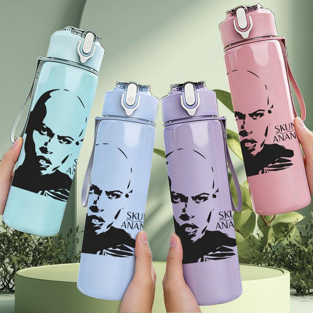 1PC Cursive Fashion Script Text Print 750ml colorful plastic sports water bottle leakproof pop up lid with straw for outdoor work home use