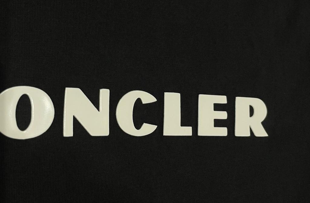 Подержанная мужская футболка с коротким рукавом MONCLER