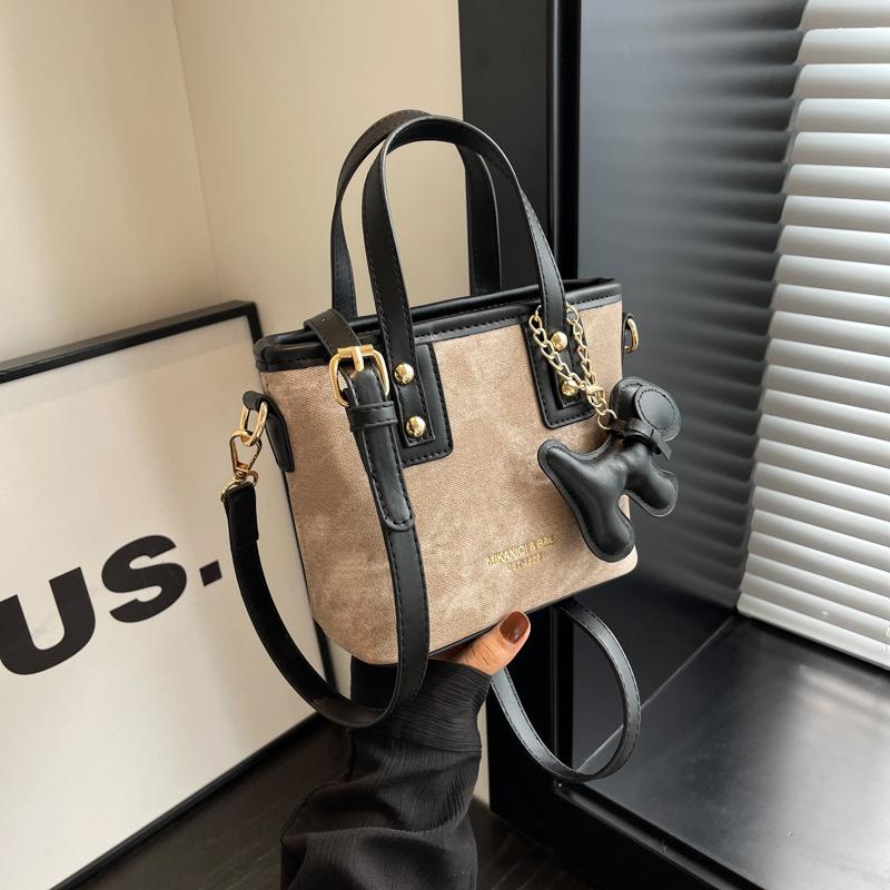 Нишевая высококлассная маленькая сумка женская 2025 новая модная и универсальная на плечо, сумка-мессенджер, модная супер-огненная портативная сумка-ведро