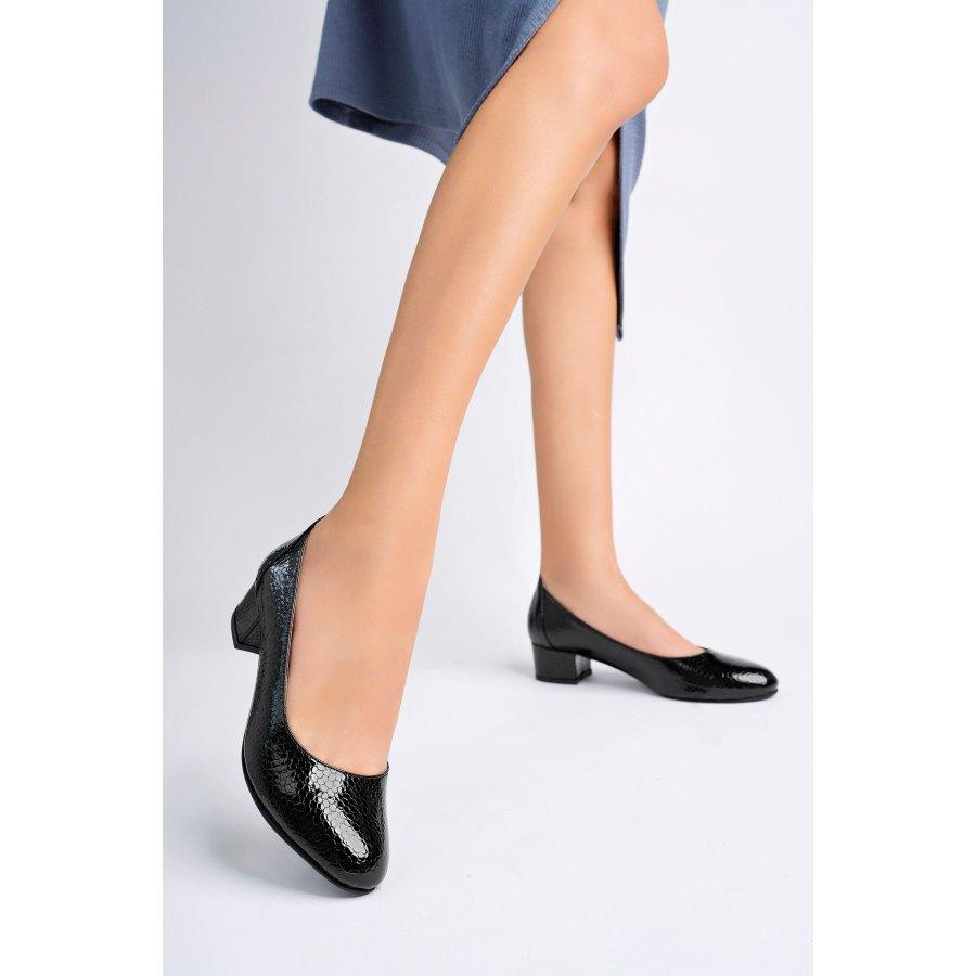 Женские повседневные классические стильные туфли на низком толстом каблуке