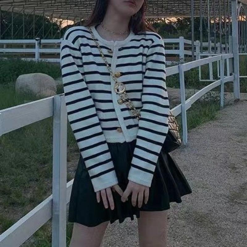 Золотая пуговица с контрастной полосой и круглым вырезом, маленький ароматный вязаный кардиган, женский осенний французский свободный короткий свитер с наложением, женское пальто