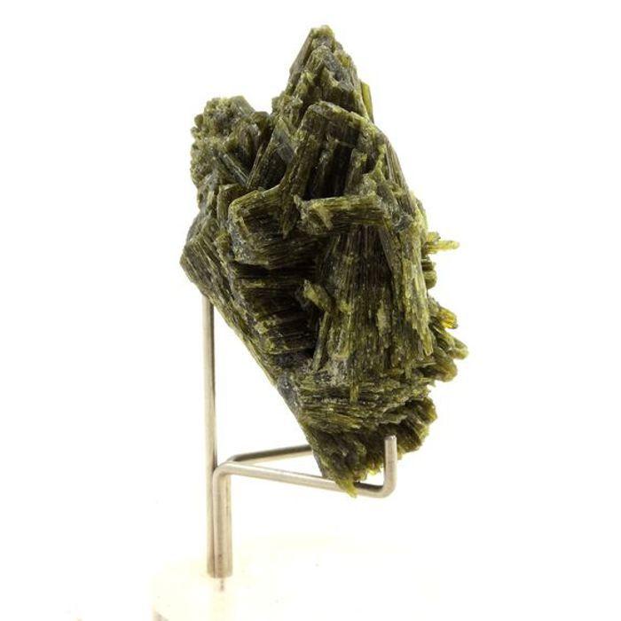 Pierres et Minéraux. Epidote. 278.50 ct. Chamrousse, Massif de Belledonne, Isère, France.