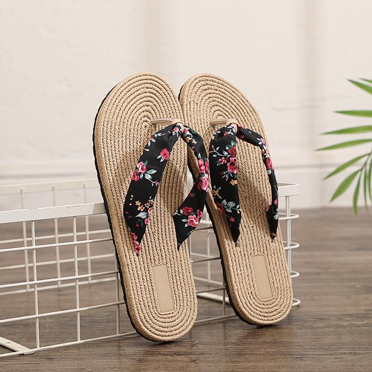 Женские шлепанцы на плоской подошве с ремешком в виде ананаса: Классические сандалии-вьетнамки из имитации соломы для ношения в помещении/на улице.