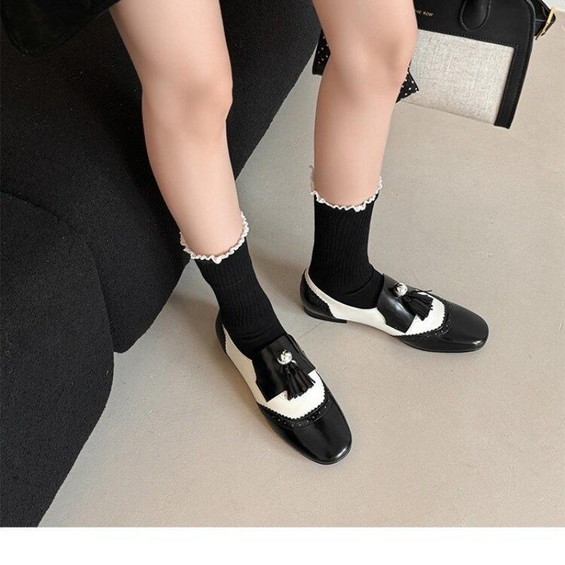 Лето 2025 Новые лоферы в британском стиле с кисточками, блочным каблуком, резным цветочным узором, на плоской подошве, женская универсальная обувь из кожи в тон