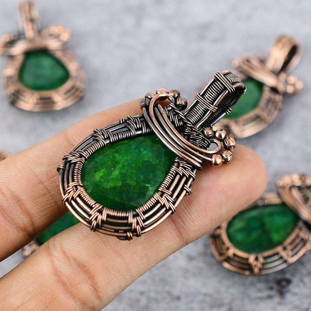 Изумрудный драгоценный камень Чистая медная проволока Обертывание Ювелирная подвеска ручной работы