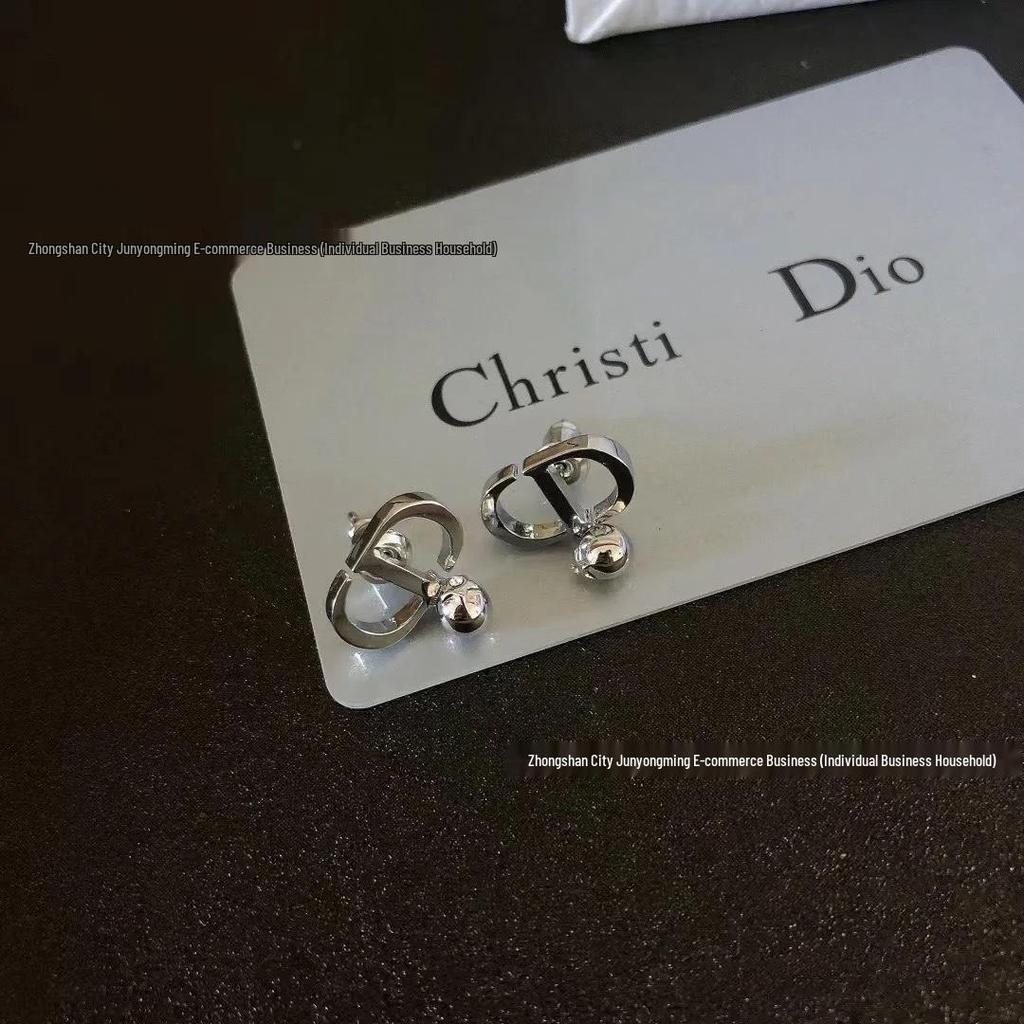 В наличии: Женские Серьги-Звезды с Кисточкой CD и Бриллиантовым Гвоздиком из Серебра 925 пробы