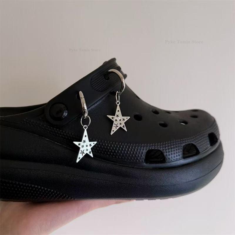 2pcs Alloy Pentagram Shoe Accessories Creative Bell Fork Pendant Diy Hanging Party Jewelry Snap Hook Shoes Buckles Decoration