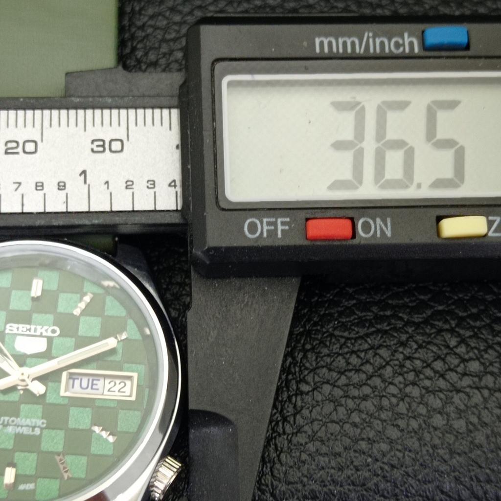 ЯПОНИЯ ВИНТАЖ SEIKO 5 АВТОМАТИЧЕСКИЕ ВОССТАНОВЛЕННЫЕ МУЖСКИЕ ЧАСЫ ЗЕЛЕНЫЙ ЦИФЕРБЛАТ a440424-4