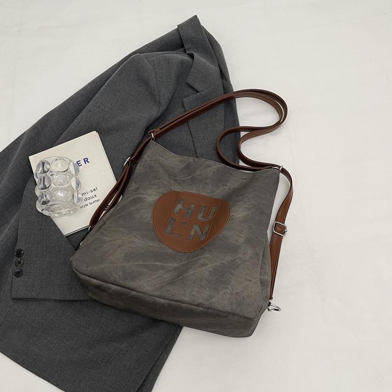 Crossbody bag women's 2025 autumn and winter new fashionable large-capacity backpack student commuting shoulder tote bag