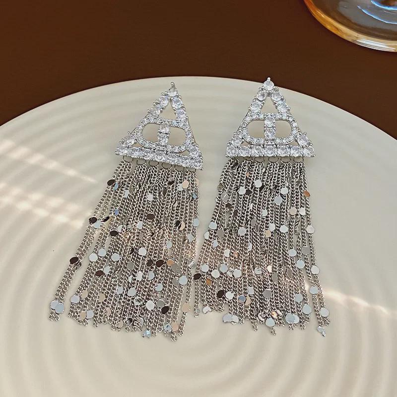 Элегантные треугольные серьги-кисточки с цирконами и пайетками — роскошные ювелирные украшения для женщин