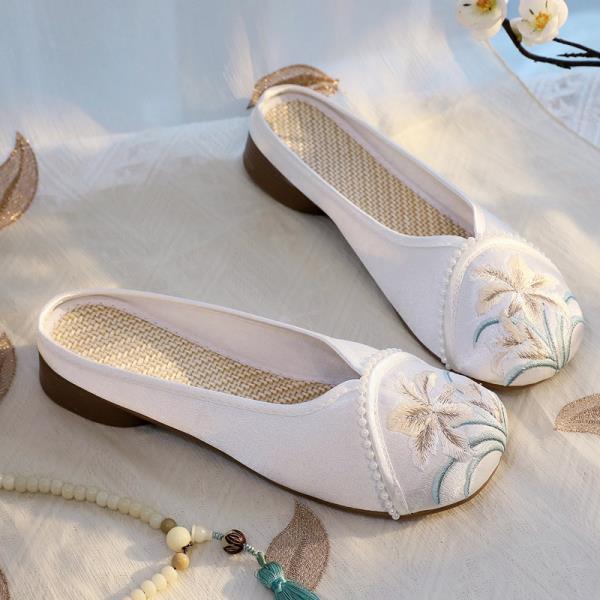 Модные домашние тапочки Женские лоферы на квадратном каблуке Шлепанцы с закрытым носком Массажный блок Цветочная ткань Вышивка Квадратный носок Каблук-блок Обувь Лоа