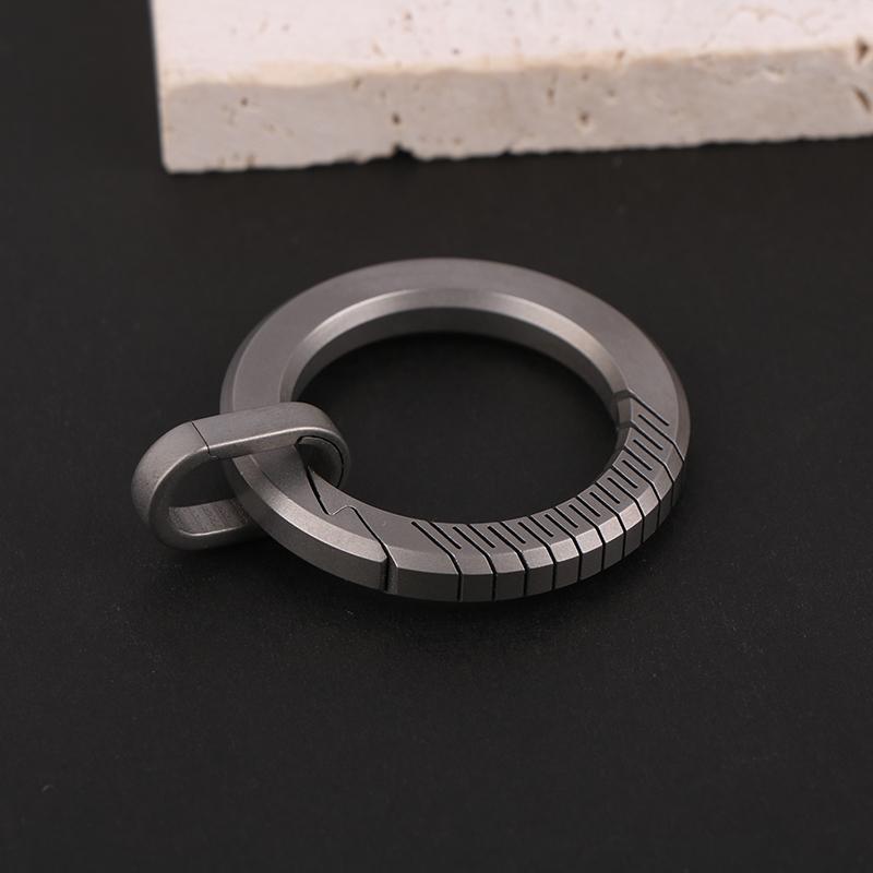 Брелок из титанового сплава для ключей, мужской брелок с многофункциональной пряжкой, индивидуальность