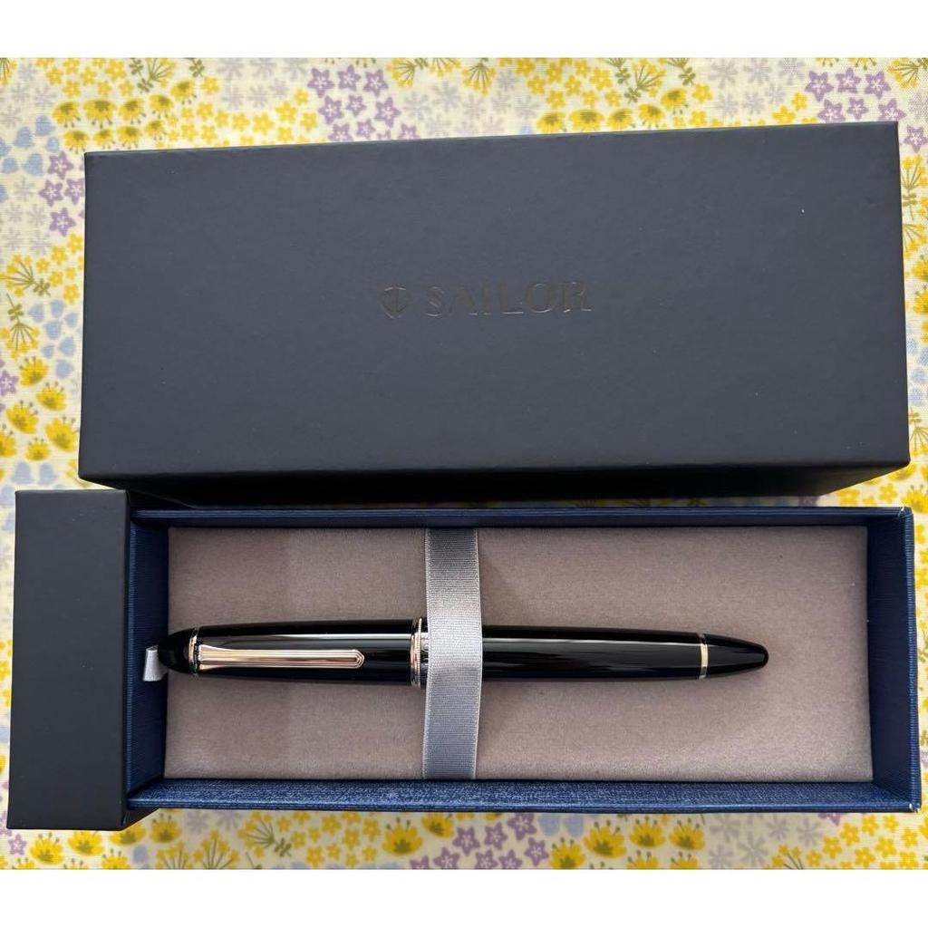 Used Sailor Fountain Pen Gold Trim Black GT 21K Fine (MF)