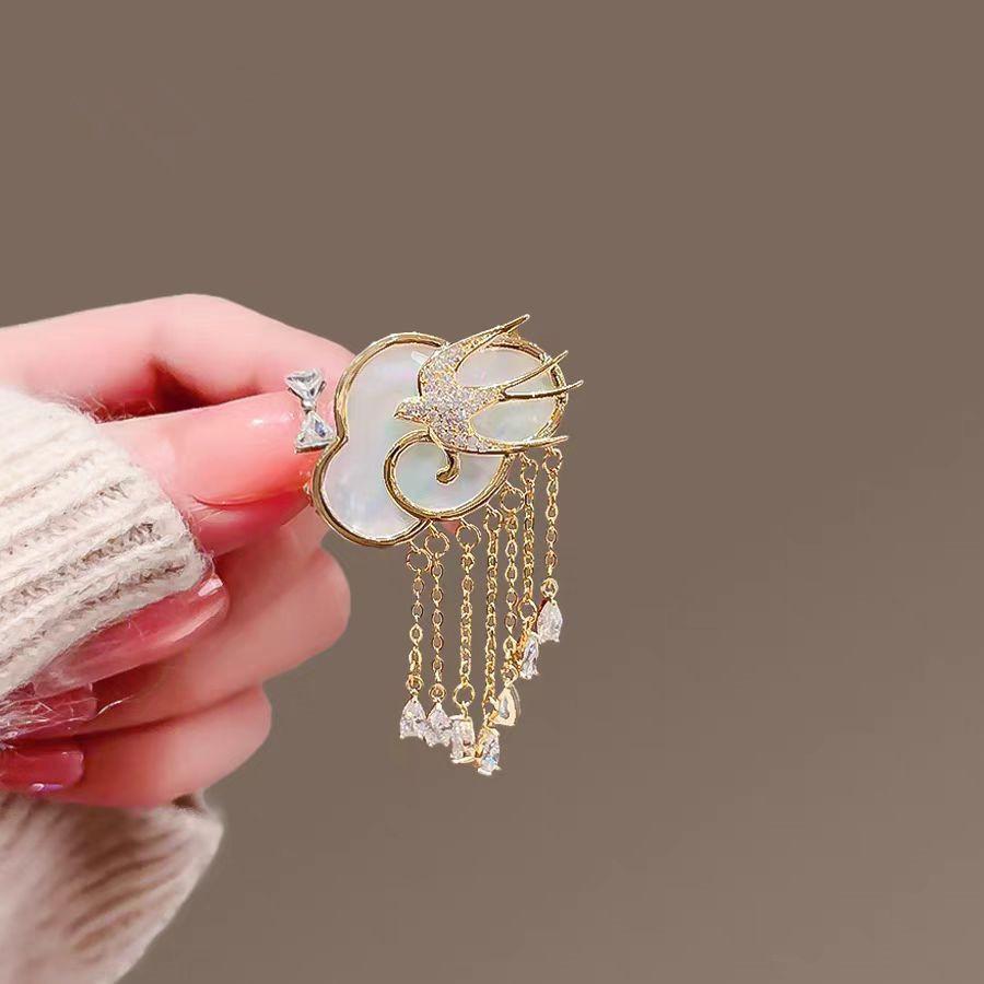 Брошь из сплава Гуофэн Сянъюнь Модная Классическая Женская Аксессуары с Кисточками Корсаж Универсальная Экстравагантная Маленькая Застежка-Булавка Ласточка