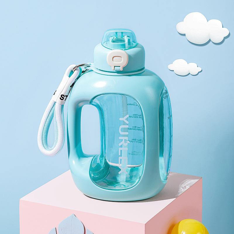 Спортивная бутылка для воды большой вместимости с соломинкой, термостойкая портативная бутылка для воды для студентов летом