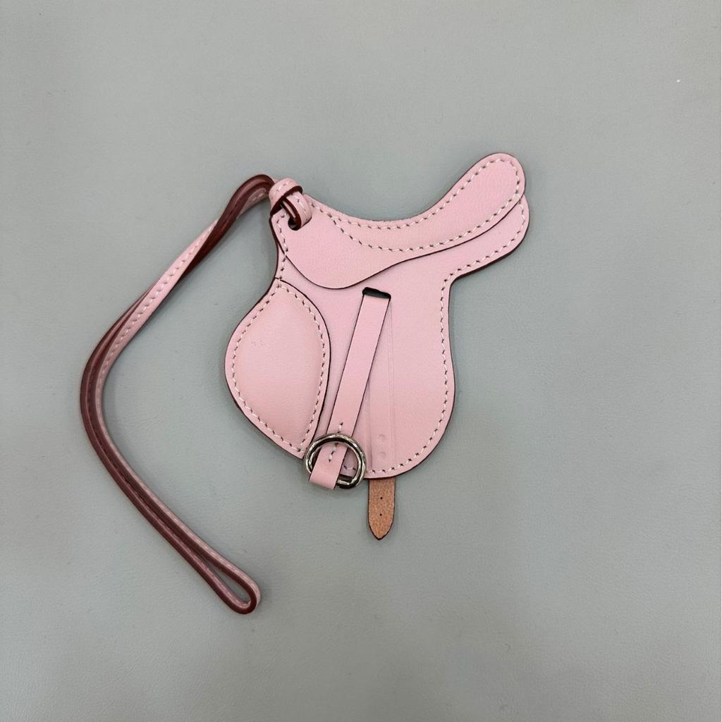 Высококачественный кожаный брелок для сумки, подвеска в виде сумки-седла, милый брелок для ключей от машины, роскошные аксессуары для сумки из натуральной овчины ручной работы