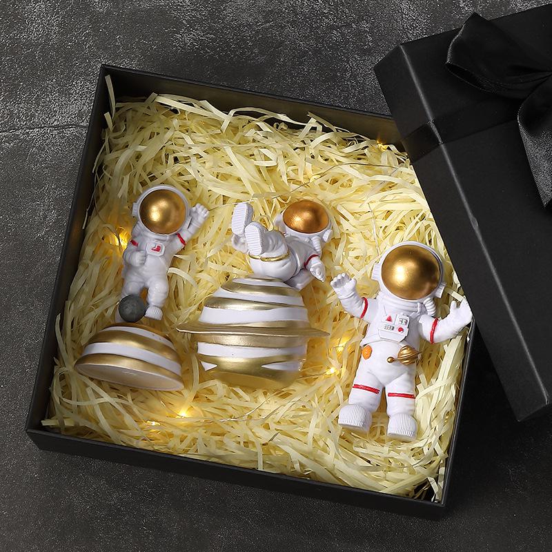 Маленькая смоляная фигурка космонавта - Идеально для домашнего декора, подарка на День святого Валентина или день рождения