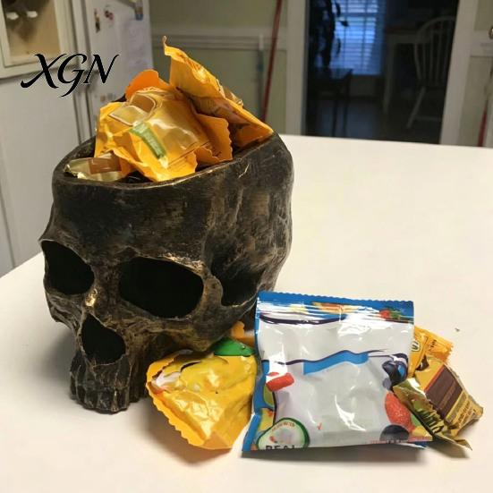 Retro Distressed Skull Decor Planter, Resin Head Flower Pot, Halloween Candy Bowl, Spooky Unique Gothic Gifts Decoration for Tabletop Home Bar Office