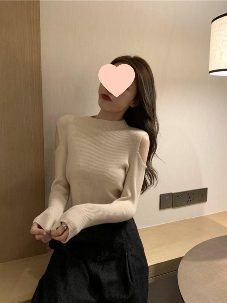 Korean Off-Shoulder Knit Long-Sleeve Sweater for Women - Spring 2025 Collection