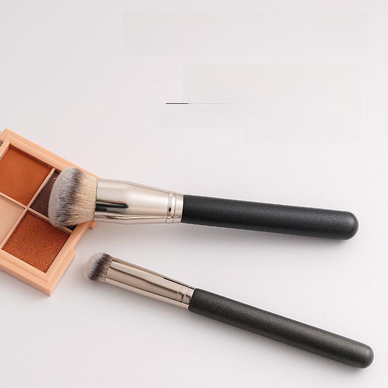 270 Round Head Concealer Brush for Flawless Application & 170 Foundation Brush with Soft Bristles for Beginners - Perfect for Covering Acne Marks.