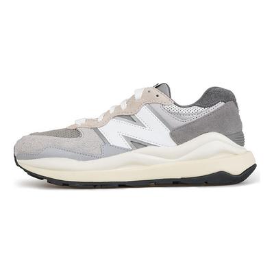 Кроссовки унисекс 57/40 Grey Day белые M5740TA