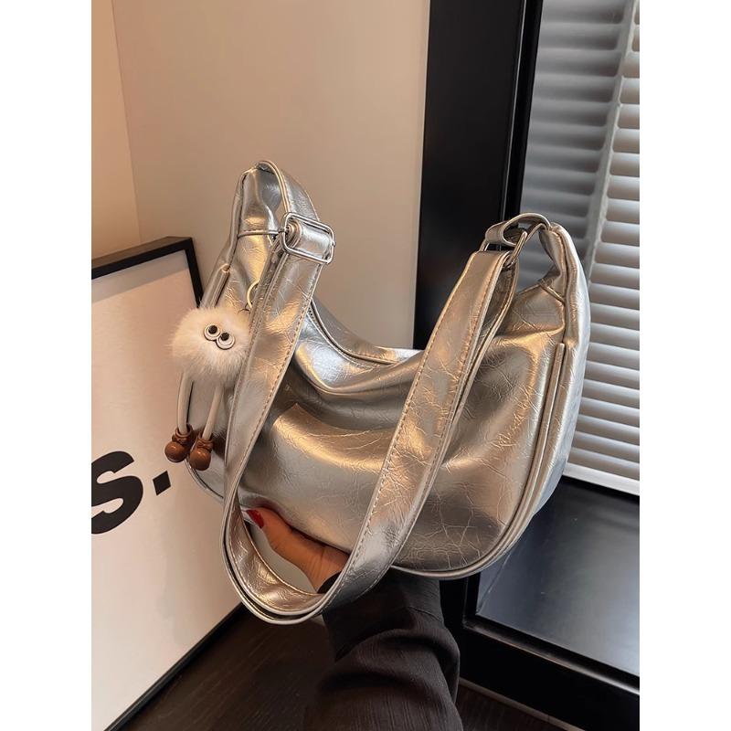 Summer high-end sense niche versatile dumpling bag women 2025 new large-capacity commuting shoulder armpit bag messenger bag