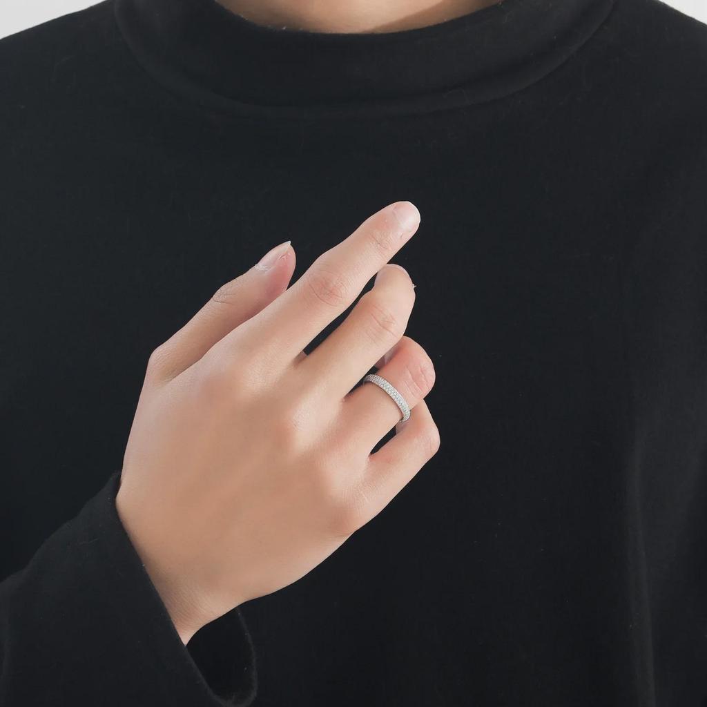 Кольцо-унисекс в стиле хип-хоп с микроинкрустацией из трех цирконов