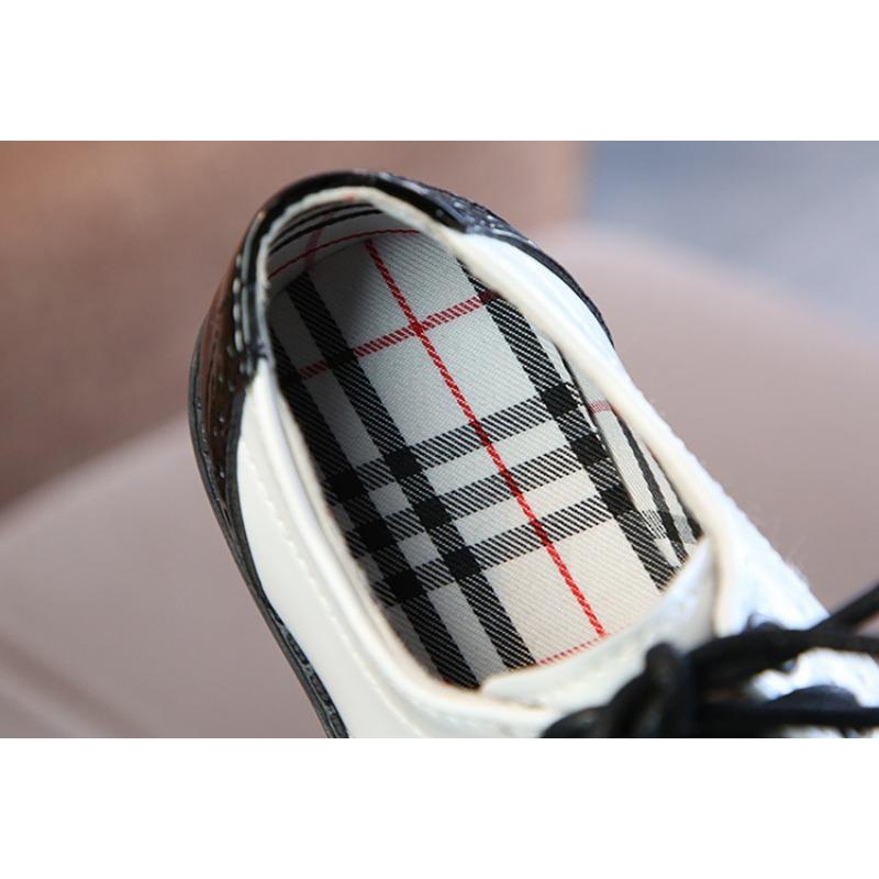 Новые детские кожаные туфли, студенческие туфли для выступлений, модные лакированные туфли на шнуровке для девочек, детская обувь для мальчиков