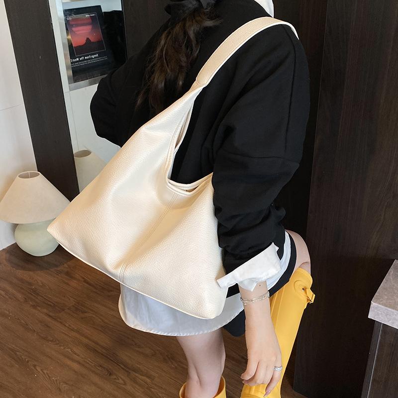 Сумка подмышку женская весна новая модная сумка-тоут студенческая однотонная большой вместимости сумка на плечо сумка для поездок на работу