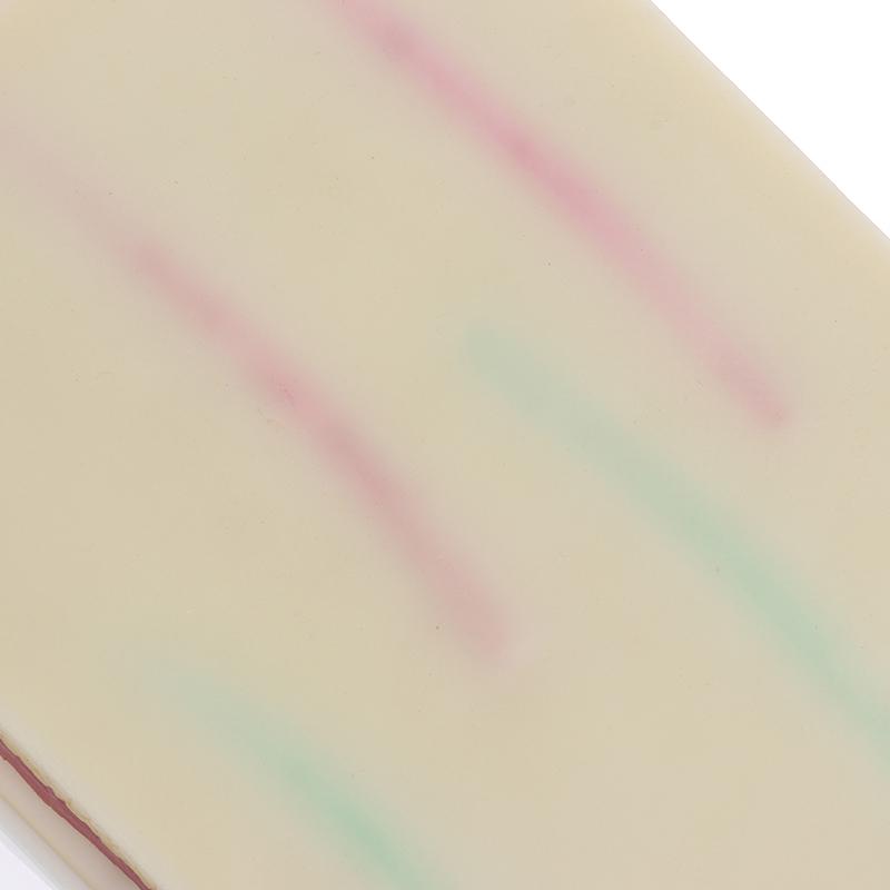 Модель для отработки навыков венепункции. Силиконовая учебная модель для наложения швов на кожу человека.