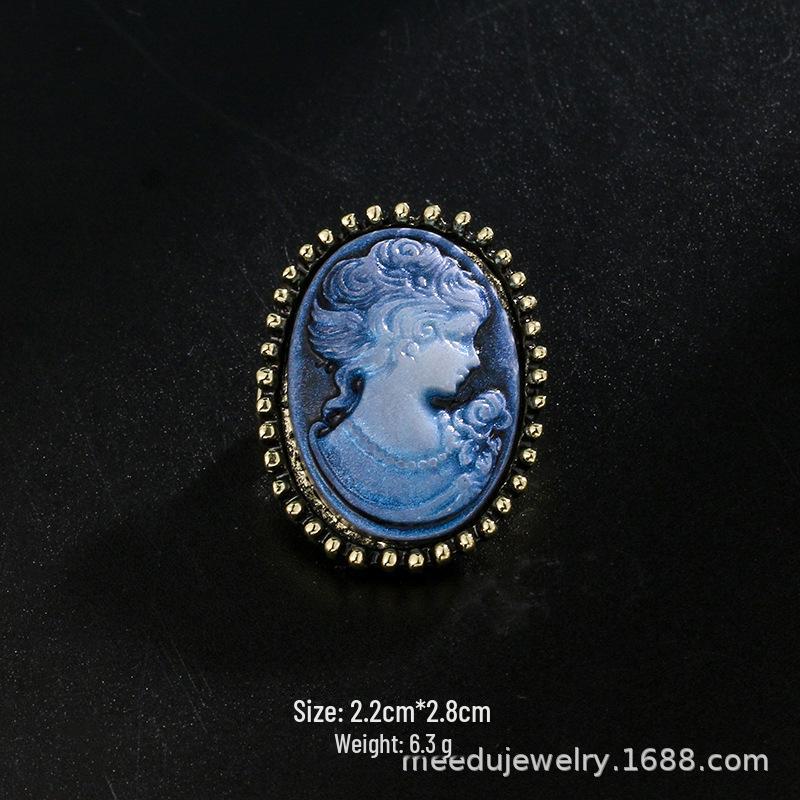Elegant Resin Alloy Brooch: Retro Relief Art Jewelry for European & American Fashion