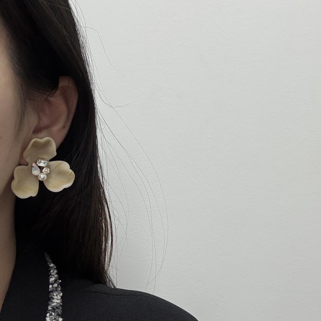 Французские элегантные серьги-гвоздики с цветком ириса из циркона, легкие, роскошные, простые, темпераментные серьги-лепестки, серьги с нишевым дизайном для женщин