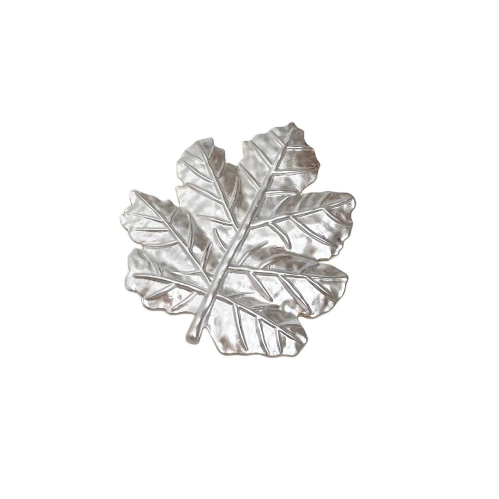 Exquisite Corsage Ornament Maple Leaf Brooch Vintage French Style Long Leaf Pin Gold Chest Flower Metal Glossy Brooch Gift
