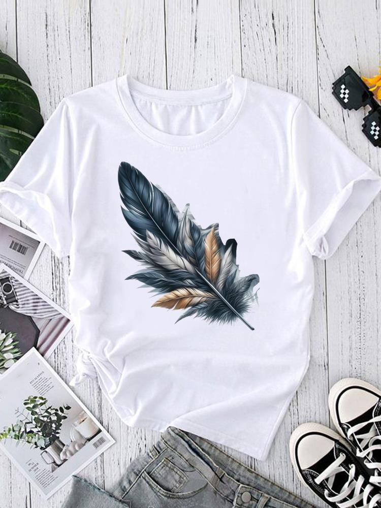 (Азиатский размер) Женский топ T-shirt тренд с перьями милый Принт Короткий рукав Футболки Мода Женский Повседневный Круглый вырез Графическая футболка