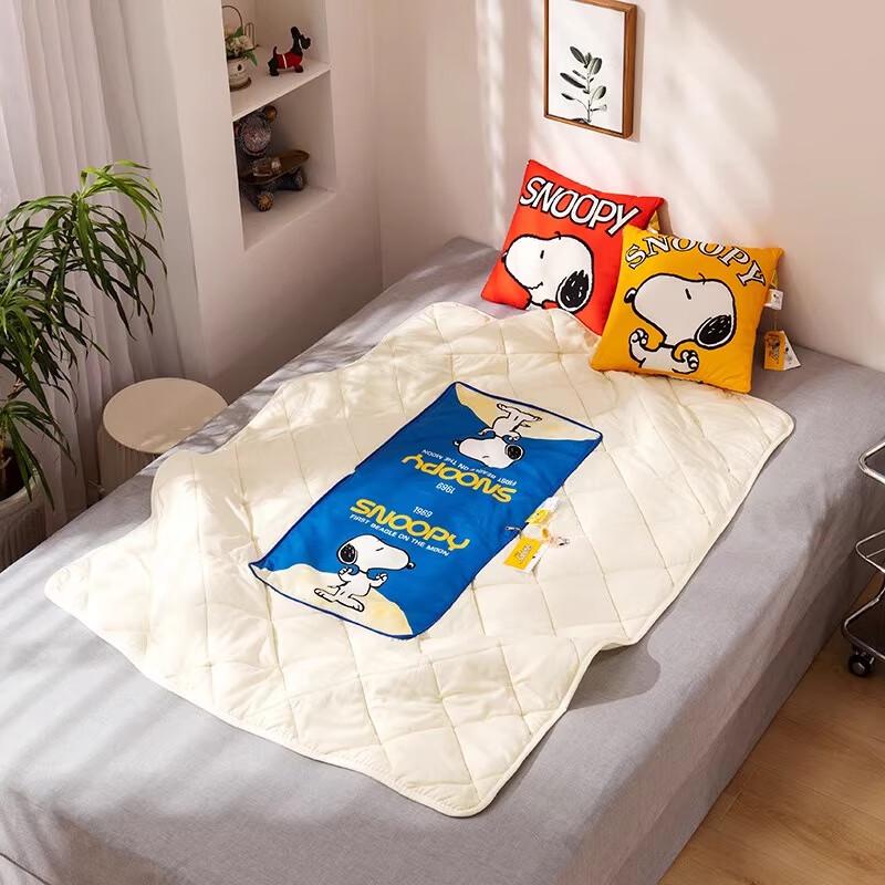 Snoopy 3D Plush Pillow Quilt