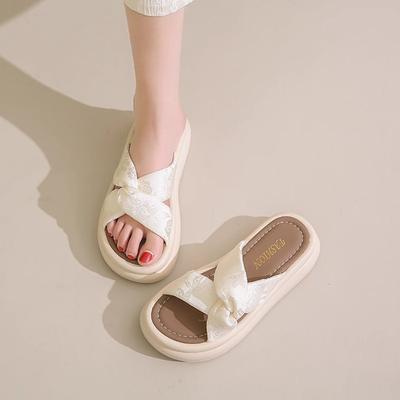 Популярные новые китайские крутые тапочки женские для улицы 2025 лето новый универсальный толстая подошва с юбкой маффин однословные шлепанцы