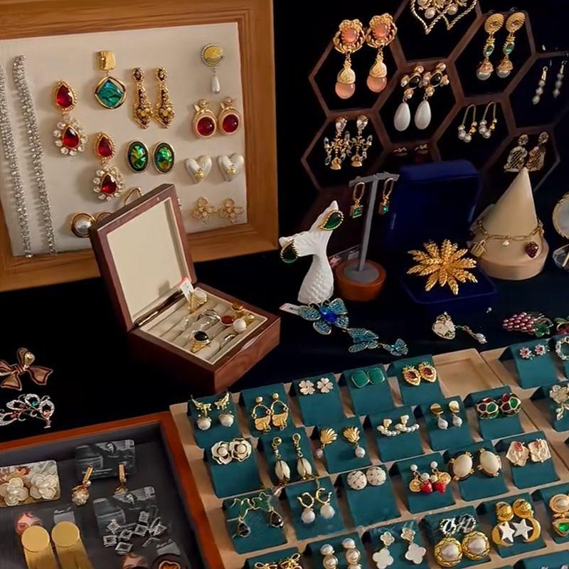 Vintage Medieval Exaggerated Earrings Women, Fashionable Retro High-end Earrings Literary Light Luxury Temperament Earrings