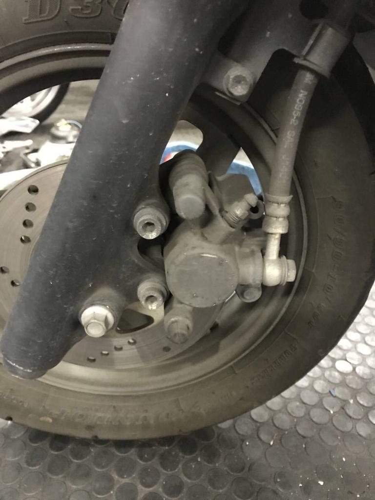 Suzuki Address V125 (K5, K6) Адрес V100/110/ZZ/Комплект сальников суппорта Stomaji и поршень 59300-35830 Капитальный ремонт и реставрация