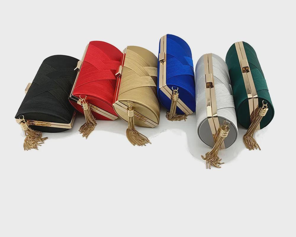 Вечерняя сумка-клатч с кисточками и металлическим плетением