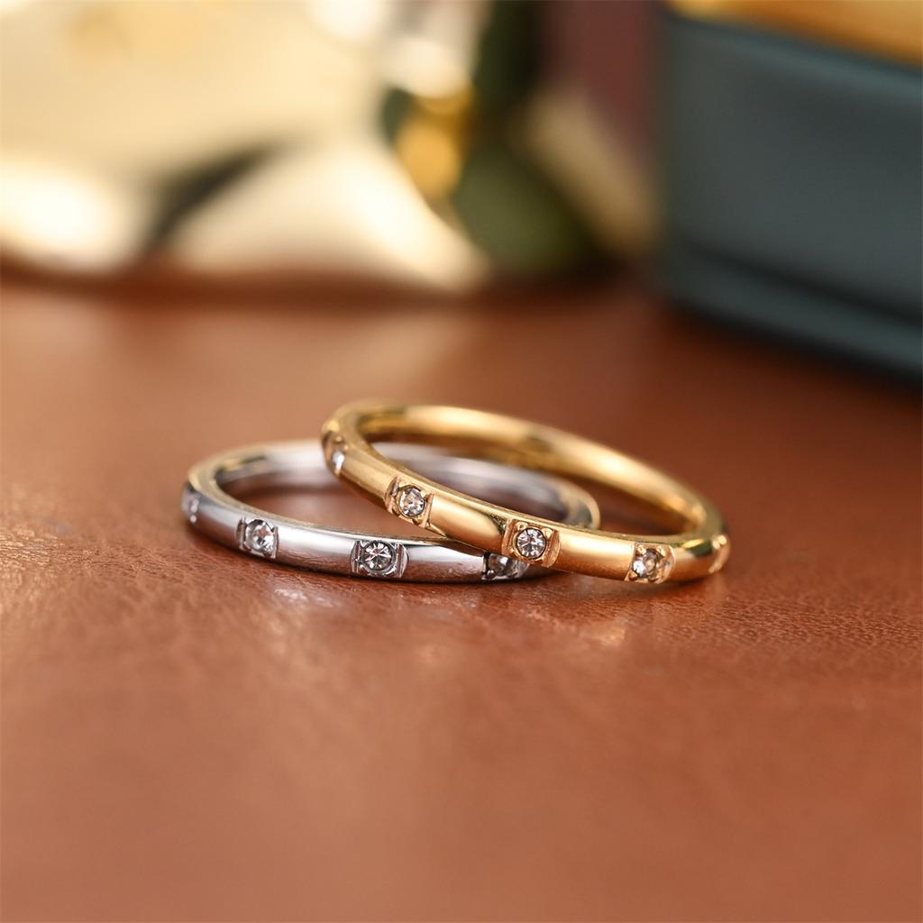 Стильное, стильное, универсальное и простое кольцо из титановой стали с дизайном из синтетического циркона