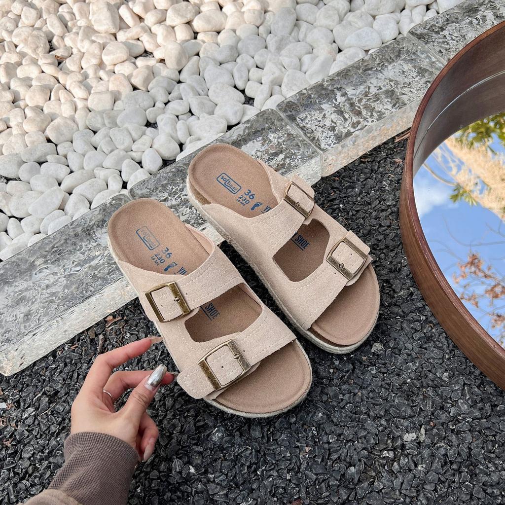 Мода 2024 года, лето, женские тапочки на платформе с двумя пряжками, пробковые тапочки из коровьей замши, сандалии на плоской подошве для женщин, ретро-садовые сандалии-сабо
