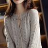 Женский свитер-пуловер с длинными рукавами и круглой горловиной, облегающий по фигуре