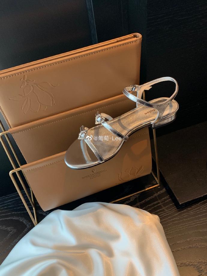 Найди второй волосок! Виноградная мать та же обувь круглый носок двойное слово с любовью бриллиантовая пряжка толстый каблук шлепанцы плоские сандалии женские