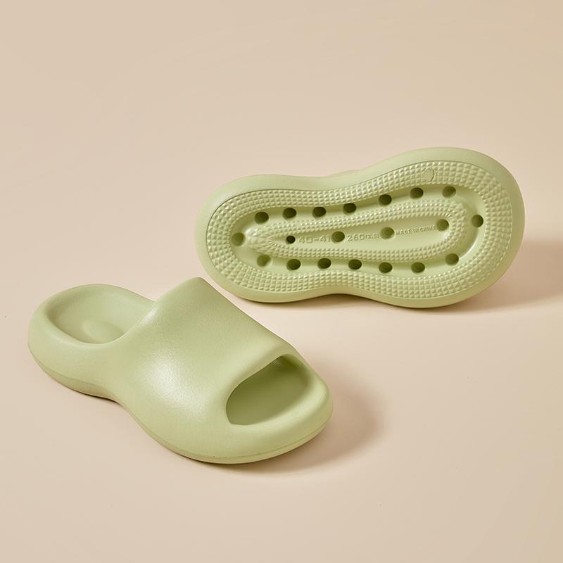 Мода 2024 Новые летние мягкие тапочки Cloud для женщин, для дома, ванной, нескользящие тапочки, женские тапочки из ЭВА карамельного цвета, пляжные шлепанцы